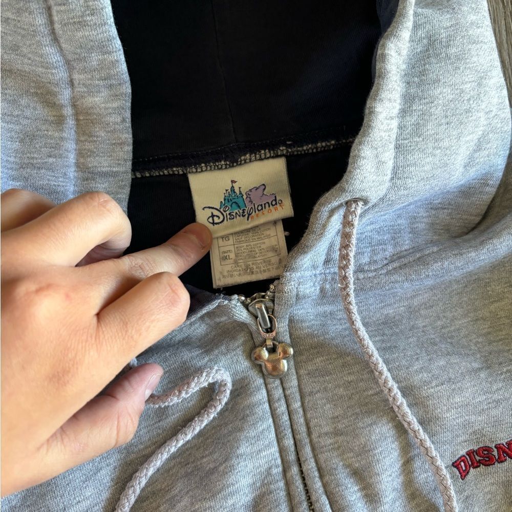 Vintage Disneyland Sweater - Picture 2 of 7